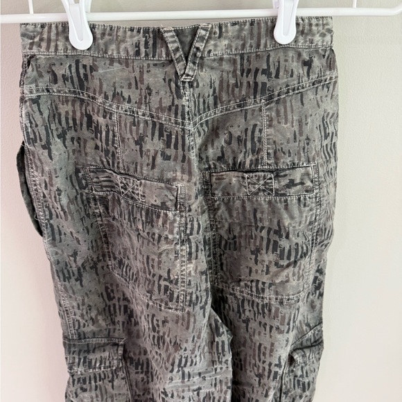 Free People Fly Away Printed Cargo Parachute Pants - Size 0 - Picture 12 of 14